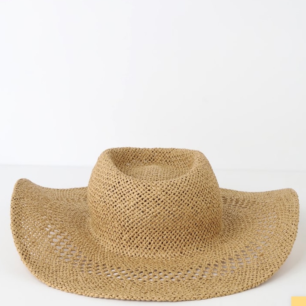 Lulu’s tiki beige straw hat